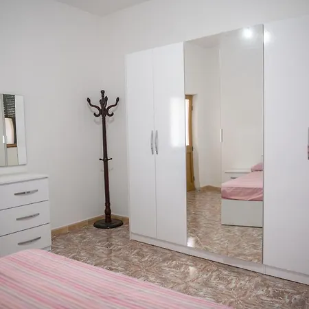 Ruhiges Und Karpen & Golem Apartment *