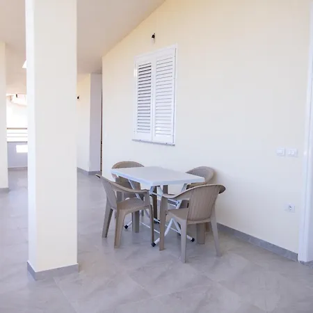 Apartment Ruhiges Und Karpen & Golem Bago