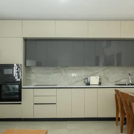 Apartment Ruhiges Und Karpen & Golem Bago