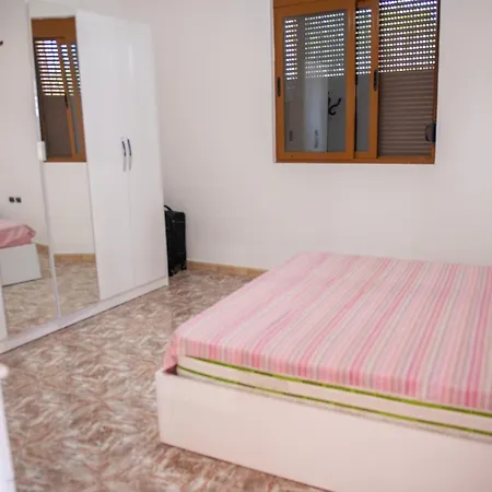 Ruhiges Und Karpen & Golem Apartment Bago
